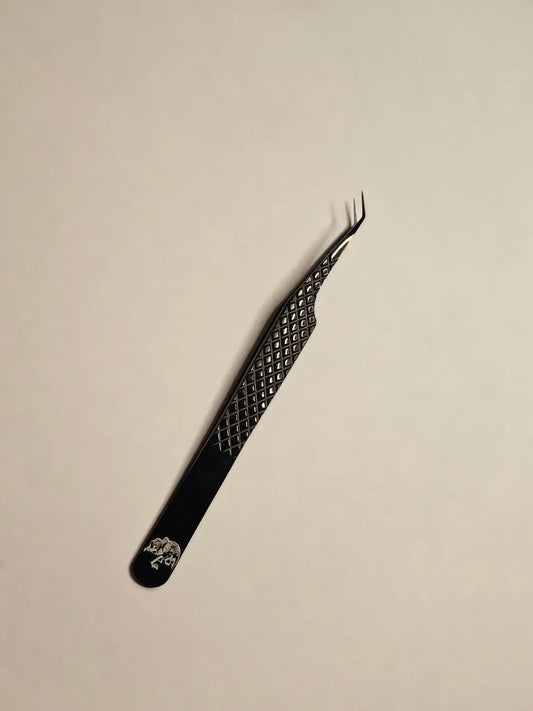 La Dama Curve Tweezers Sinners Vice Lashes